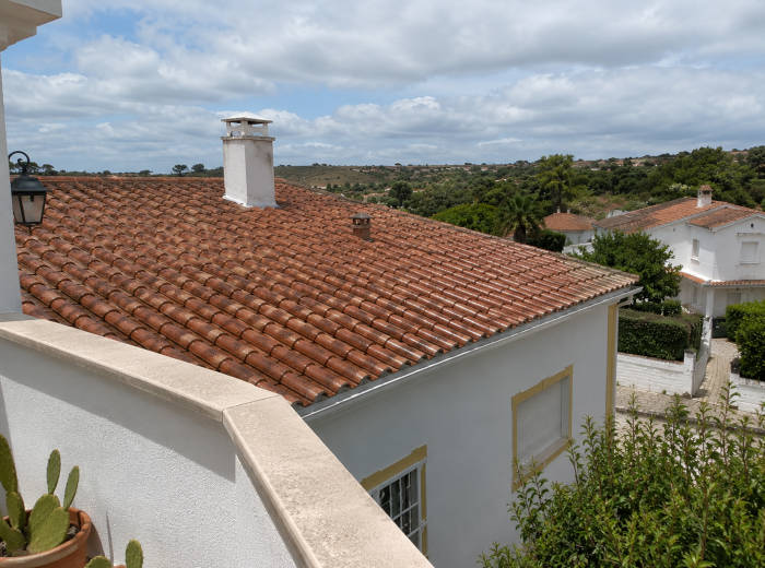 Concluídas as obras de impermeabilização de um telhado em Faro