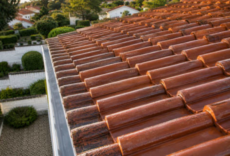 Impermeabilização do telhado de uma casa em Faro